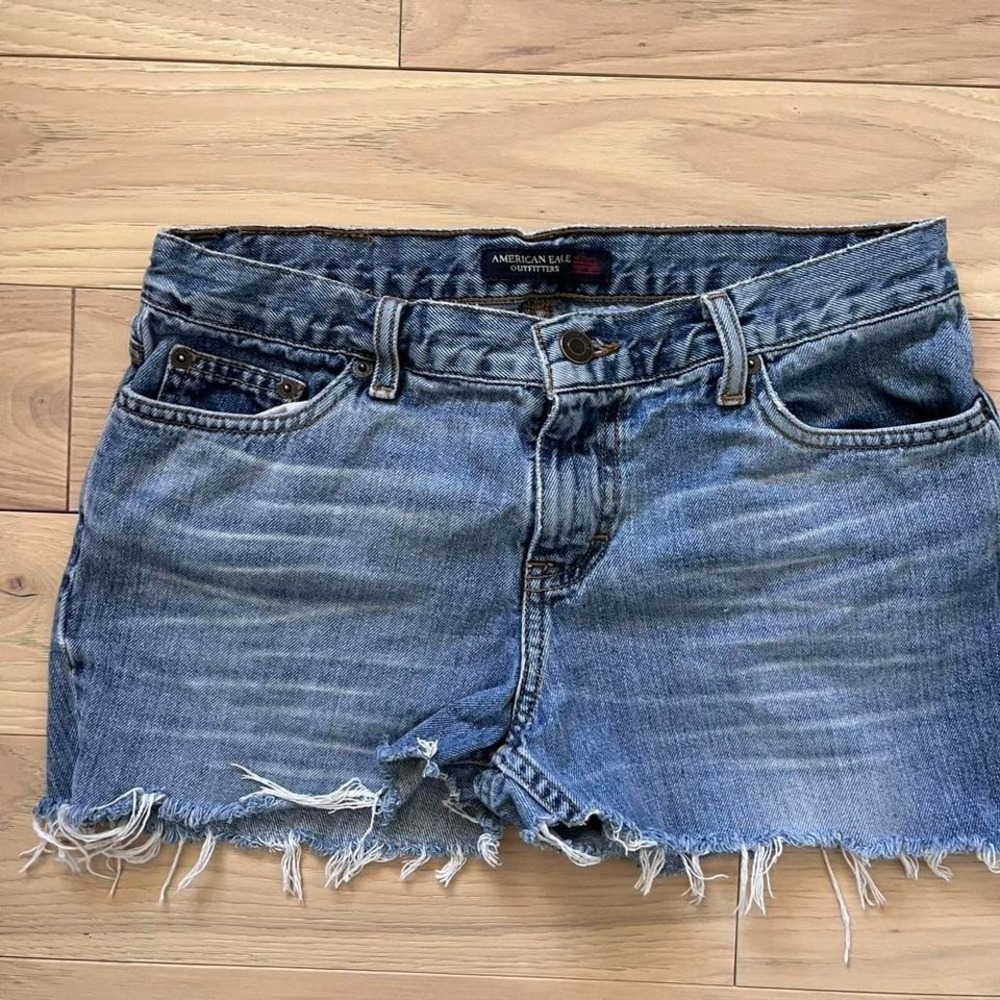 Vintage Y2k American Eagle Cut off Denim Shorts Women Sz 30 Distressed americana - Picture 2 of 6
